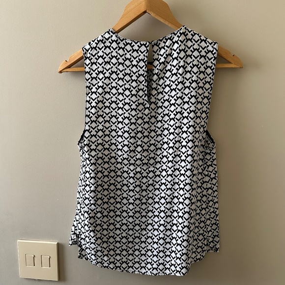 Zara Sleeveless Black and White Printed Top / Blouse - Picture 2 of 3
